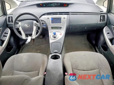 Zdjęcie 8 z 12 samochodu: 2013 TOYOTA PRIUS THREE VIN:JTDKN3DU7D1691536 - miniatura