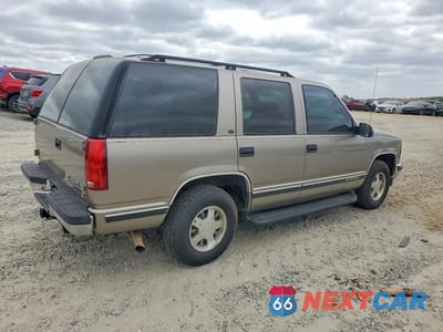 Trzecie zdjęcie samochodu z tyłu: 1999 CHEVROLET TAHOE C1500 VIN:1GNEC13R6XJ553695 - miniatura