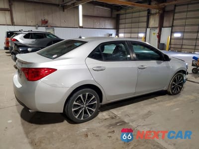 Trzecie zdjęcie samochodu z tyłu: 2017 TOYOTA COROLLA SE VIN:5YFBURHE7HP674200 - miniatura