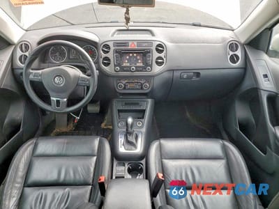 Zdjęcie 8 z 12 samochodu: 2011 VOLKSWAGEN TIGUAN S VIN:WVGBV7AX2BW513941 - miniatura