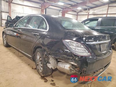 Drugie zdjęcie samochodu z przodu: 2015 MERCEDES-BENZ C 300 4MATIC VIN:55SWF4KB9FU092619 - miniatura