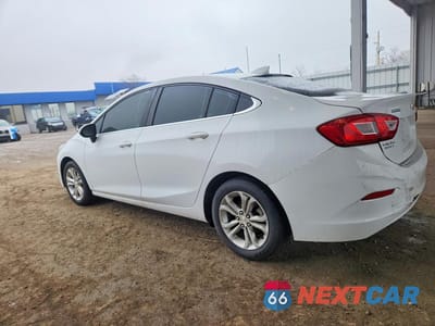 Drugie zdjęcie samochodu z przodu: 2019 CHEVROLET CRUZE LT VIN:1G1BE5SMXK7109592 - miniatura