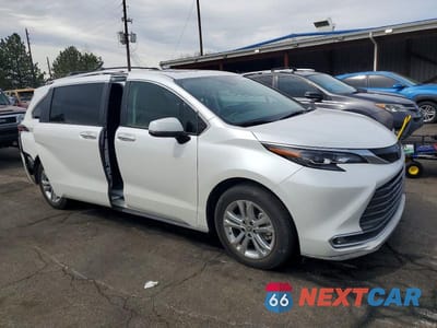 Czwarte zdjęcie samochodu z boku: 2024 TOYOTA SIENNA PLATINUM 7-PASSENGER VIN:5TDESKFC3RS125369 - miniatura