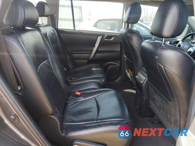 Zdjęcie 10 z 12 samochodu: 2013 TOYOTA HIGHLANDER SE VIN:5TDBK3EH1DS221662 - miniatura
