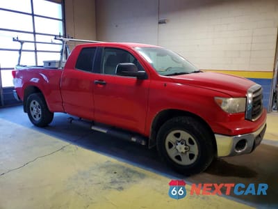 Czwarte zdjęcie samochodu z boku: 2013 TOYOTA TUNDRA GRADE VIN:5TFRM5F13DX062319 - miniatura