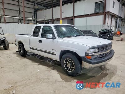Czwarte zdjęcie samochodu z boku: 2001 CHEVROLET SILVERADO C1500 VIN:2GCEC19VX11325620 - miniatura