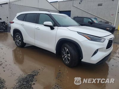 Czwarte zdjęcie samochodu z boku: 2022 TOYOTA HIGHLANDER XLE VIN:5TDGZRBH2NS250971 - miniatura