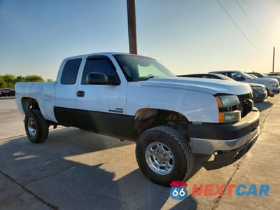 Czwarte zdjęcie samochodu z boku: 2005 CHEVROLET SILVERADO K2500 HEAVY DUTY VIN:1GCHK292X5E132190 - miniatura