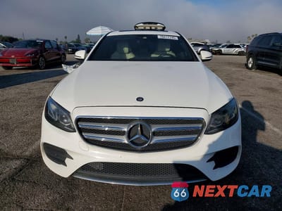 Piąte zdjęcie samochodu w środku: 2017 MERCEDES-BENZ E 300 VIN:WDDZF4JB8HA020246 - miniatura
