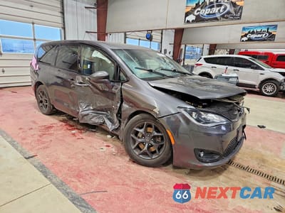 Czwarte zdjęcie samochodu z boku: 2018 CHRYSLER PACIFICA TOURING PLUS VIN:2C4RC1FG5JR306160 - miniatura