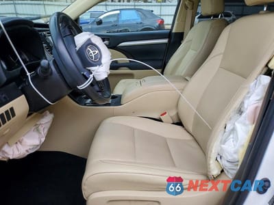 Zdjęcie 7 z 12 samochodu: 2019 TOYOTA HIGHLANDER XLE VIN:5TDKZRFH9KS301687 - miniatura