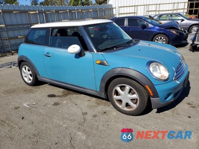 Czwarte zdjęcie samochodu z boku: 2009 MINI COOPER VIN:WMWMF33579TU70382 - miniatura