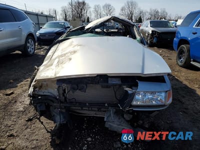 Piąte zdjęcie samochodu w środku: 2002 MERCURY GRAND MARQUIS LS VIN:2MEFM75W22X655557 - miniatura