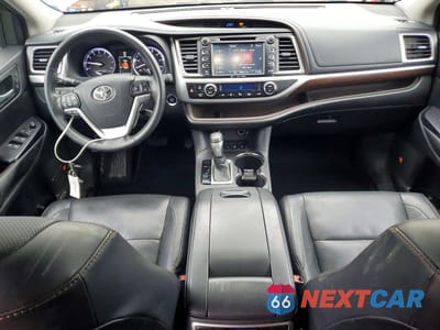 Zdjęcie 8 z 12 samochodu: 2016 TOYOTA HIGHLANDER LIMITED VIN:5TDDKRFH6GS300761 - miniatura