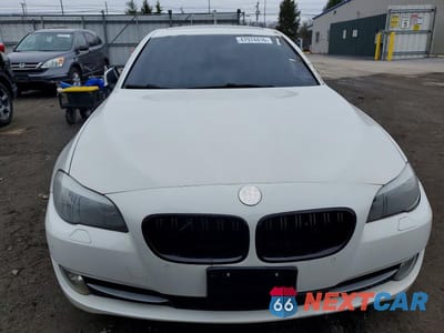 Piąte zdjęcie samochodu w środku: 2013 BMW 528 XI VIN:WBAXH5C56DD115497 - miniatura