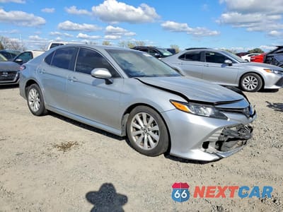 Czwarte zdjęcie samochodu z boku: 2018 TOYOTA CAMRY LE VIN:4T1B11HK9JU604881 - miniatura