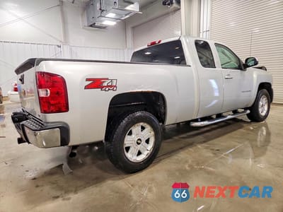 Trzecie zdjęcie samochodu z tyłu: 2010 CHEVROLET SILVERADO K1500 LTZ VIN:1GCSKTE3XAZ125625 - miniatura