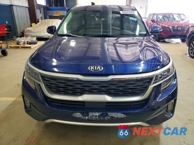 Piąte zdjęcie samochodu w środku: 2021 KIA SELTOS SX TURBO VIN:KNDETCA26M7051644 - miniatura