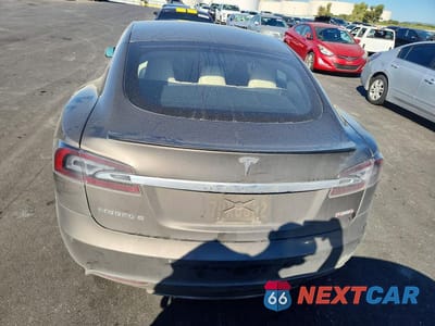 Zdjęcie 6 z 11 samochodu: 2015 TESLA MODEL S VIN:5YJSA1E40FF114985 - miniatura