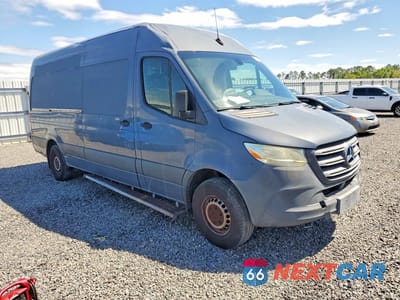 Czwarte zdjęcie samochodu z boku: 2019 MERCEDES BENZ SPRINTER 2500 VIN:WD4PF1CD4KP115945 - miniatura