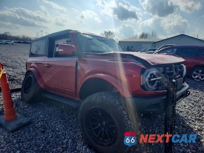 Czwarte zdjęcie samochodu z boku: 2021 FORD BRONCO BASE VIN:1FMDE5APXMLA62212 - miniatura