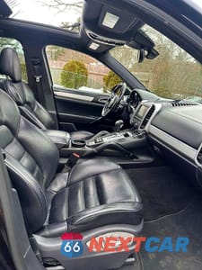 Piąte zdjęcie samochodu w środku: 2015 PORSCHE CAYENNE TURBO VIN:WP1AC2A20FLA80560 - miniatura