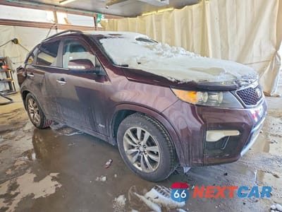 Czwarte zdjęcie samochodu z boku: 2013 KIA SORENTO SX VIN:5XYKWDA25DG337908 - miniatura