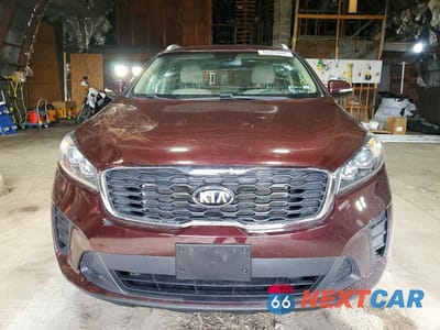 Piąte zdjęcie samochodu w środku: 2019 KIA SORENTO LX VIN:5XYPGDA32KG510583 - miniatura