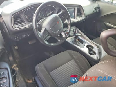 Zdjęcie 8 z 12 samochodu: 2023 DODGE CHALLENGER SXT VIN:2C3CDZAG4PH629739 - miniatura