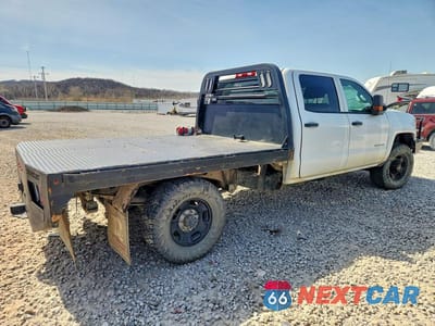 Trzecie zdjęcie samochodu z tyłu: 2015 CHEVROLET SILVERADO K2500 FLATBED TRUCK VIN:1GC1KUE8XFF539333 - miniatura
