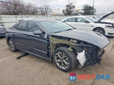 Czwarte zdjęcie samochodu z boku: 2021 HYUNDAI SONATA SEL VIN:5NPEL4JA8MH074304 - miniatura