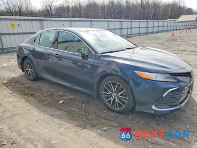 Czwarte zdjęcie samochodu z boku: 2021 TOYOTA CAMRY XLE VIN:4T1F11AKXMU521363 - miniatura