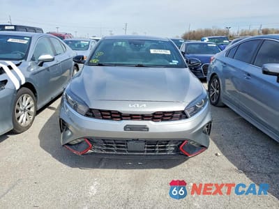 Piąte zdjęcie samochodu w środku: 2023 KIA FORTE GT-LINE VIN:3KPF54AD8PE586694 - miniatura
