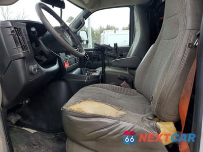 Zdjęcie 7 z 12 samochodu: 2019 CHEVROLET EXPRESS G2500 VIN:1GCWGAF17K1249615 - miniatura