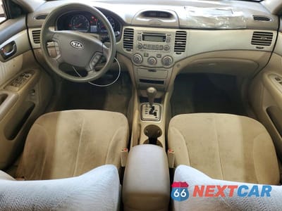 Zdjęcie 8 z 11 samochodu: 2006 KIA OPTIMA VIN:KNAGE123565063357 - miniatura