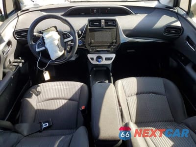 Zdjęcie 8 z 12 samochodu: 2016 TOYOTA PRIUS TWO VIN:JTDKBRFU9G3013906 - miniatura