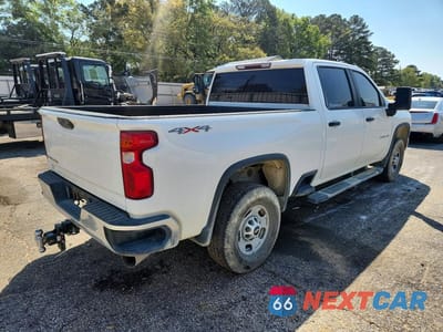 Trzecie zdjęcie samochodu z tyłu: 2020 CHEVROLET SILVERADO K2500 HEAVY DUTY VIN:1GC4YLEYXLF100697 - miniatura