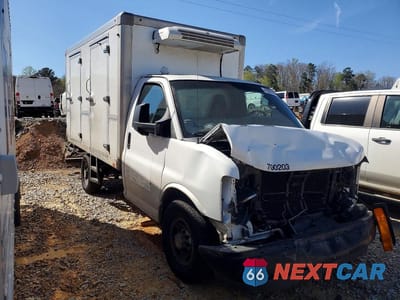 Czwarte zdjęcie samochodu z boku: 2017 CHEVROLET EXPRESS REFRIGERATED BOX TRUCK VIN:1GB0GRFF3H1319169 - miniatura