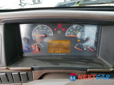 Zdjęcie 8 z 10 samochodu: 2015 VOLVO VNL SEMI TRUCK VIN:4V4N19TG7FN922782 - miniatura