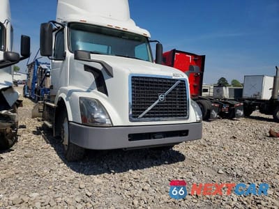 2017 VOLVO VNL SEMI TRUCK 4V4N39TG7HN987967 - główne zdjęcie licytacji z USA - miniatura