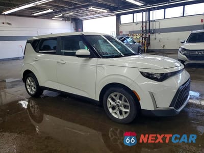 Czwarte zdjęcie samochodu z boku: 2023 KIA SOUL LX VIN:KNDJ23AU0P7876277 - miniatura