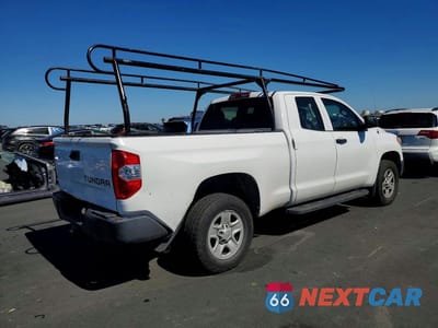 Trzecie zdjęcie samochodu z tyłu: 2017 TOYOTA TUNDRA SR VIN:5TFUM5F19HX074068 - miniatura