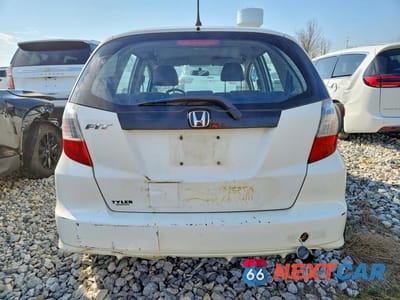 Zdjęcie 6 z 12 samochodu: 2013 HONDA FIT VIN:JHMGE8H32DC048938 - miniatura