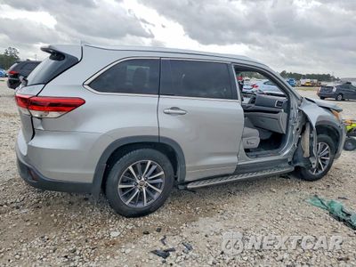 Trzecie zdjęcie samochodu z tyłu: 2017 TOYOTA HIGHLANDER XLE VIN:5TDKZRFH3HS511632 - miniatura