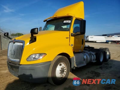 Drugie zdjęcie samochodu z przodu: 2020 INTERNATIONAL LT625 SEMI TRUCK VIN:3HSDZTZR5LN802766 - miniatura