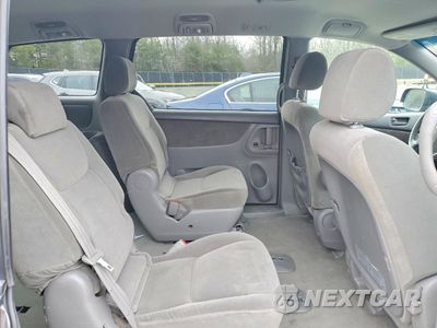 Zdjęcie 11 z 14 samochodu: 2004 TOYOTA SIENNA LE 8 PASSENGER VIN:5TDZA23C34S111506 - miniatura