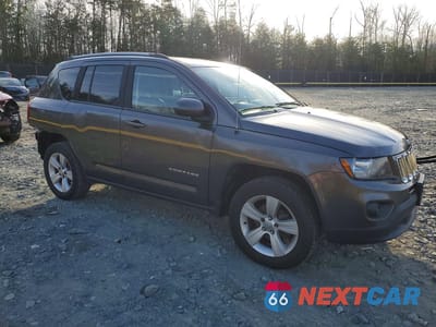 Czwarte zdjęcie samochodu z boku: 2016 JEEP COMPASS LATITUDE VIN:1C4NJDEB2GD759028 - miniatura