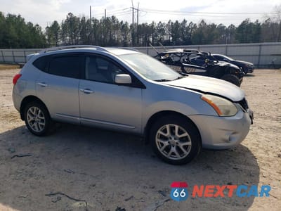 Czwarte zdjęcie samochodu z boku: 2013 NISSAN ROGUE S VIN:JN8AS5MT5DW009302 - miniatura