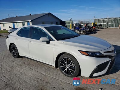Czwarte zdjęcie samochodu z boku: 2022 TOYOTA CAMRY HYBRID SE VIN:4T1S31AK3NU039263 - miniatura