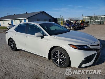 Czwarte zdjęcie samochodu z boku: 2022 TOYOTA CAMRY HYBRID SE VIN:4T1S31AK3NU039263 - miniatura